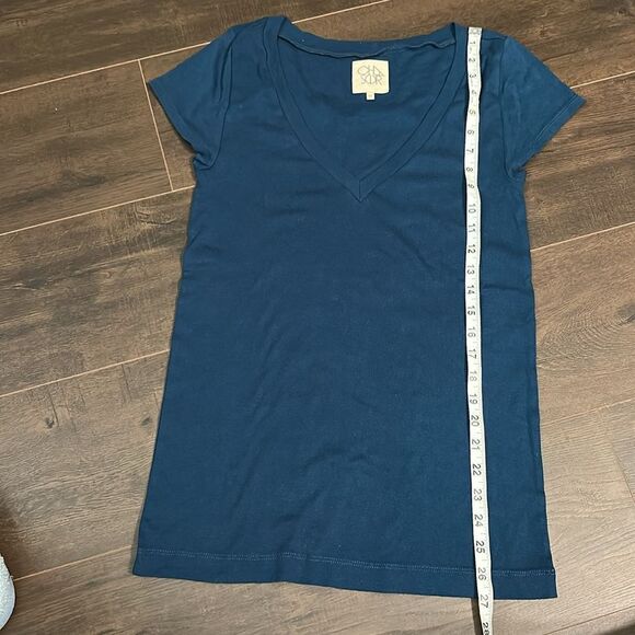 NWOT - Chaser V-Neck Tees - Size Medium - Picture 4 of 8